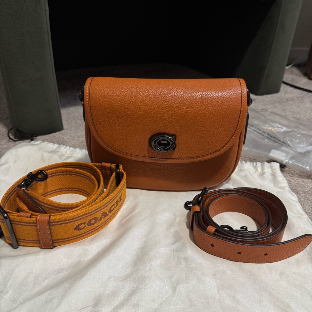 COACH | like NEW Willow Saddle Bag